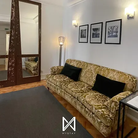 That Place For U - Vintage Homestay Lisbon